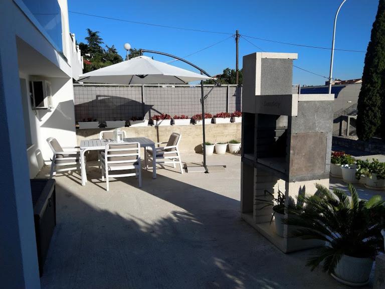 Apartment Lana Crikvenica Bagian luar foto